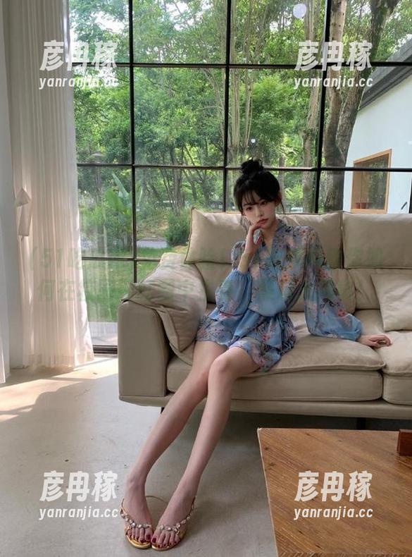 51吃瓜网 免费体验!51吃瓜网教你如何在校园网红圈中生存,黑料大揭秘!