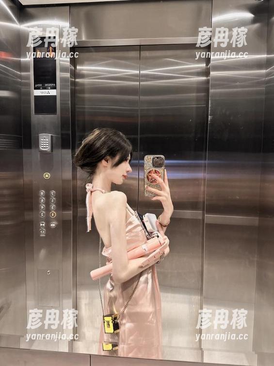 “91吃瓜在线”开播了，快来收藏你最爱的吃瓜瞬间！