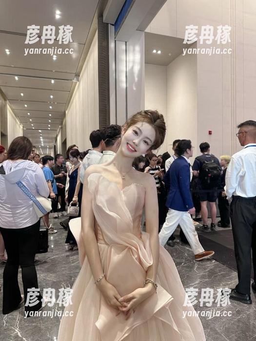 www.吃瓜 我在www.吃瓜上看视频,发现生活也可以这么戏剧化!