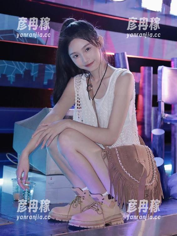 www.吃瓜 果然是个不折不扣的吃瓜达人,www.吃瓜苹果版让我脑袋里疯狂转!