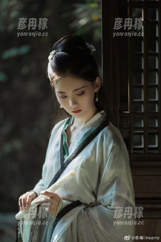 下载www.xgua5.tv，吃瓜不止是为了嘴巴，心里也得有点热乎乎的！