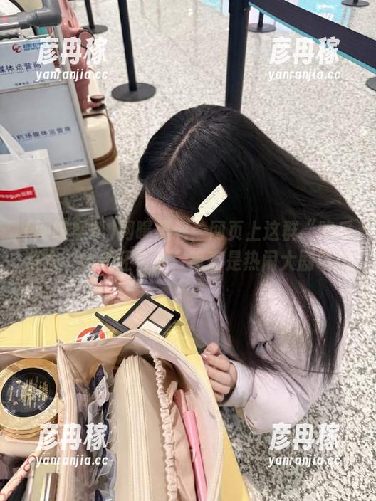 网曝黑料 网曝黑料:网页上这群“吃瓜群众”比我还会吵,简直是热闹大剧场!