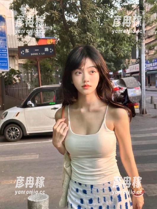 黑料网 一次点击黑料网官网的传送门,恍惚间觉得自己成了八卦的知情者!