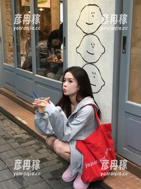 登录黑料网，跟着大神一起卷入这个吃瓜大潮中。
